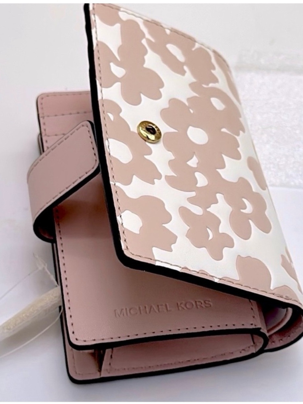 Michael Kors Blush and White Floral Leather Wallet with Gold Logo - Picture 4 of 9